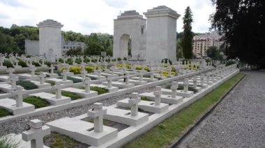 1918-1920 yılları arasında Polonya askeri mezarlığı. Lviv, Ukrayna. Lychakovsky Mezarlığı, Ukrayna 'nın en eski mezarlarından biri olan Lychakov' un tarihi bölgesi Lviv 'deki tarihi ve anıtsal (1991' den beri) bir mezarlıktır..