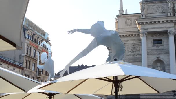 Ballerinen Auf Sonnenschirmen Des Lemberger Cafés Lviv Theater Der Oper — Stockvideo