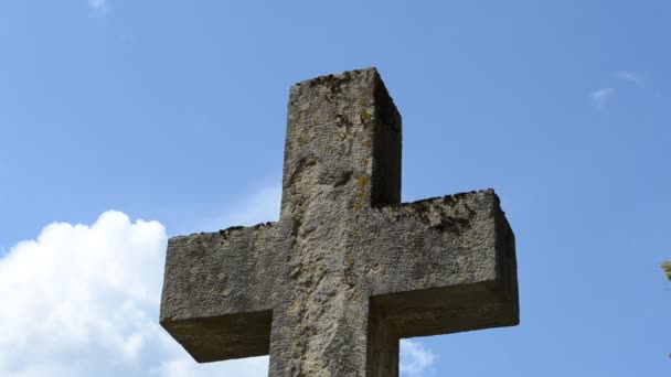 Cruze Contra Céu Lviv Ucrânia Lychakovsky Cemitério Propriedade Comemorativa Histórica — Vídeo de Stock