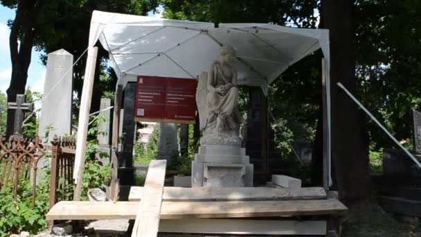 ポーランドは回復作業を行う ウクライナのリヴィウ リュチャコフスキー墓地 1991年以降 歴史地区のリヴィウ 英語版 リュチャコフ 英語版 ウクライナ最古の墓地の一つ — ストック動画