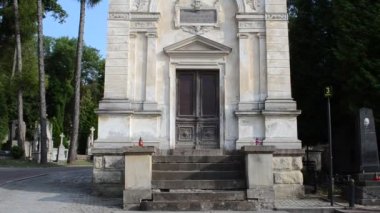 Lychakiv Mezarlığı. Lviv, Ukrayna. Lychakovsky Mezarlığı, Ukrayna 'nın en eski mezarlarından biri olan Lychakov' un tarihi bölgesi Lviv 'deki tarihi ve anıtsal (1991' den beri) bir mezarlıktır..
