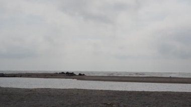 Gökyüzü ve fırtına. Gök gürültüsü ve rüzgar