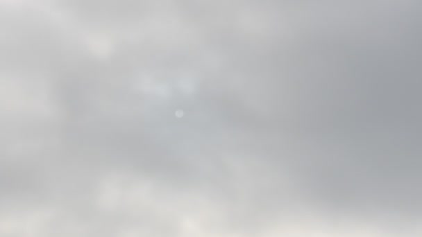 Sol Atrás Das Nuvens Tempo Nublado — Vídeo de Stock