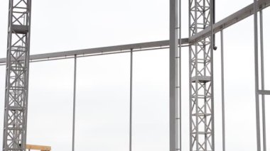 Bir sahnenin çekimleri. Metal yapılar