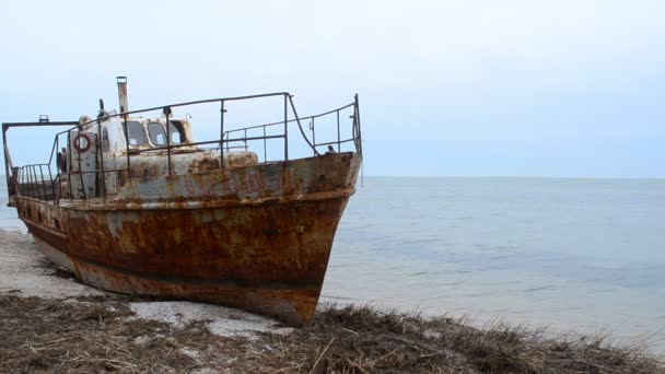 Dreharbeiten Winter Rostiges Fischerboot Land — Stockvideo