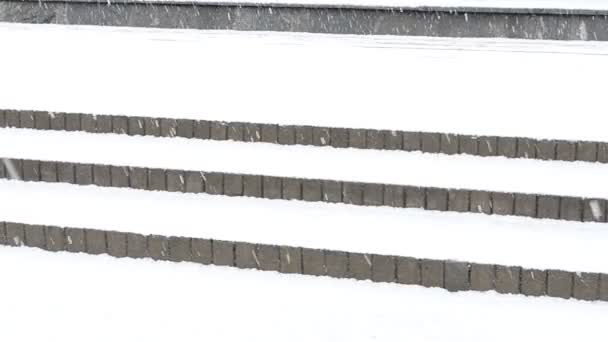城市里的雪 城中的冬天 — 图库视频影像