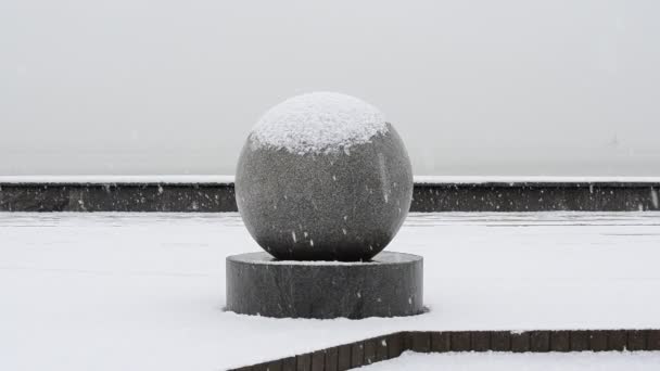 Boule Pierre Lignes Propres Neige — Video