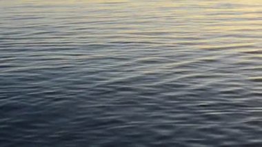 Deniz ve güneş. Deniz ve dalgalar