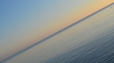 Denizin üzerinde gün batımı. Olağandışı ateş etme öngörüsü