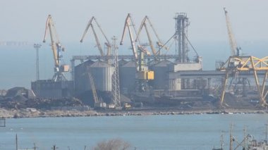 Gemiler limana. Port ve ufuk