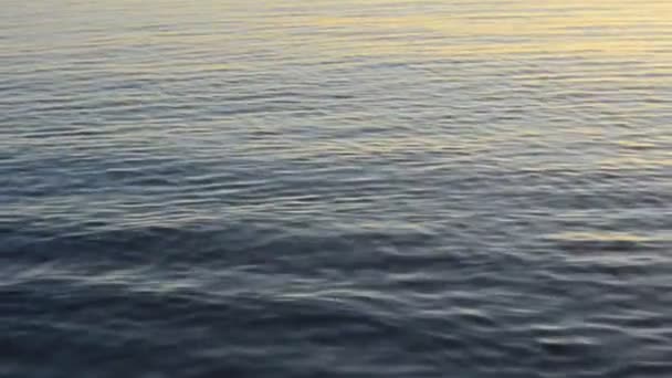 Mer et ondulations. Mer et soleil 