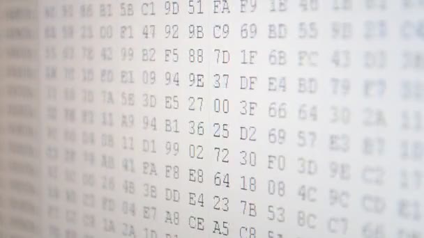 Code du programme. Code de programme hexadécimal à l'écran. Fond animé de déplacement de numéros de code binaire .