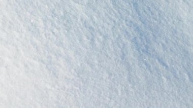 Kışın kar fırtınası. Ocak 'ta çekimler. Kar şeklinde bir arkaplan.