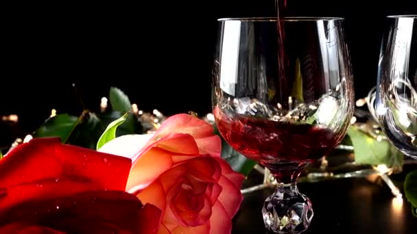 Bicchieri Vino Rosa Sullo Sfondo Ghirlande Luminose — Video Stock