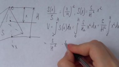 Kağıda matematiksel formüllerin yazılması.