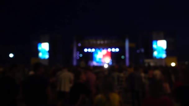 Concierto Escenario Multitud Personas Músicos Escena Fuera Foco — Vídeo de stock