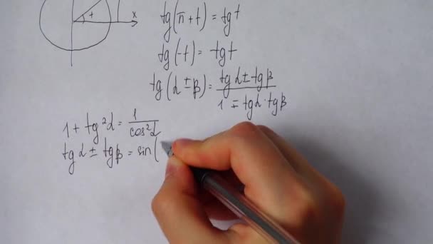 Escrita Fórmulas Matemáticas Sobre Papel — Vídeo de Stock