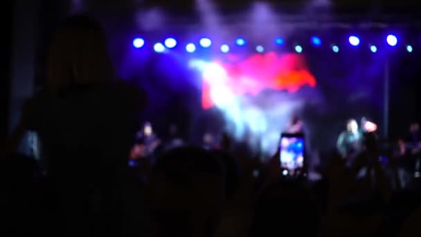 Sahnedeki Konser Sahnede Bir Sürü Insan Müzisyen Var Odaklanamıyorum — Stok video