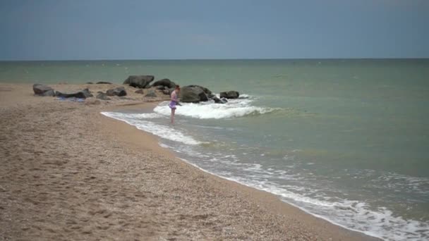 海滩和海浪 慢动作 — 图库视频影像