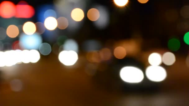 Από Φώτα Εστίασης Ενός Δρόμου Νύχτα — Αρχείο Βίντεο