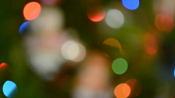 Gambar Defocused Dari Bohlam Yang Bersinar Pada Pohon Natal — Stok Video