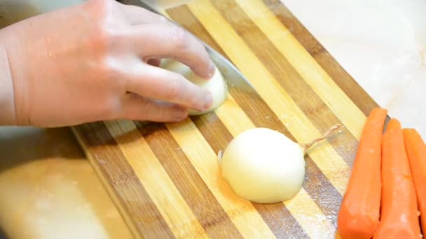 Onion Rings Wooden Background — Stock Video