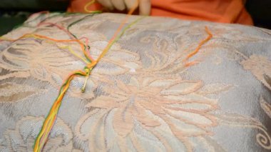 İpliklerden el işi bilekliği