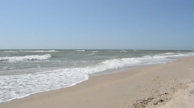 Deniz ve deniz dalgaları.