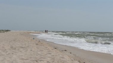 Deniz ve deniz dalgaları.