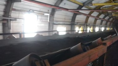 Kömür taşıyıcısı. Fabrikada ateş edildi..