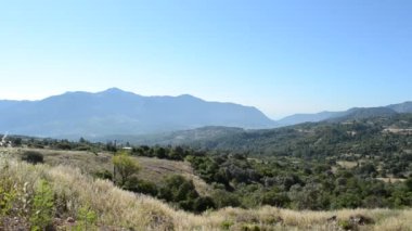 Türk dağları Yazın uğulduyor.