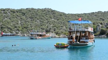 Denizdeki gemi.