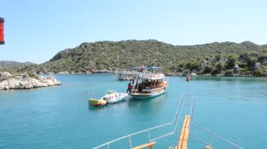 Denizdeki gemi.