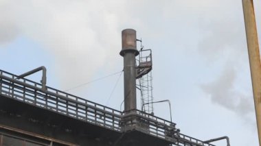 Dumanlı endüstriyel fabrika