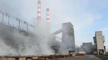 Dumanlı endüstriyel fabrika