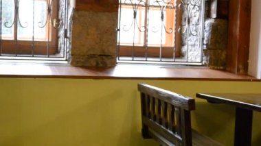 Şarap dükkanı. Öğleden sonra çekim var..