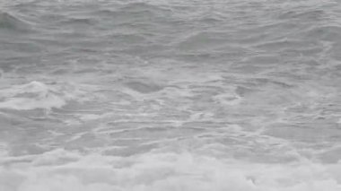 Deniz ve deniz dalgaları.