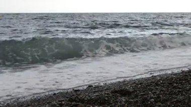 Deniz, çakıl taşı. Akşamları çekim..