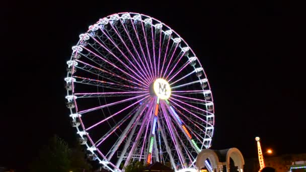 Groot Wiel Attractie Schieten Het Pretpark — Stockvideo