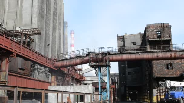 Planta Industrial Com Fumaça — Vídeo de Stock