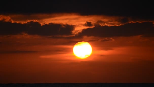 Pôr Sol Roxo Vermelho Sobre Mar — Vídeo de Stock