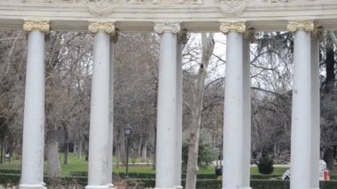 Kral XII. Alfonso 'nun bir binicilik heykeli Madrid İspanya