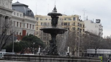 Madrid, tren istasyonunun üstü.