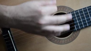 Gitar. Gitarda oyun.