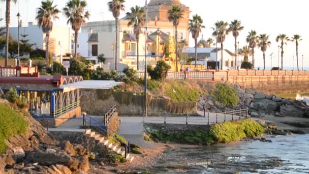 Vacker Fyr Gyllene Ljus Chipiona Fyr Och Stranden Cadiz Spanien — Stockvideo