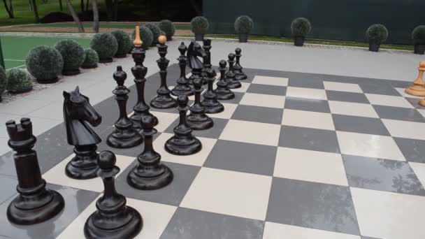 Τεράστια Σκακιέρα Στο Πάρκο — Αρχείο Βίντεο