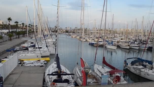 Algunos Barcos Puerto Barcelona — Vídeo de stock