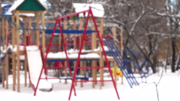 Der Spielplatz Winterpark Aus Dem Fokus Geraten Dreharbeiten Winter — Stockvideo