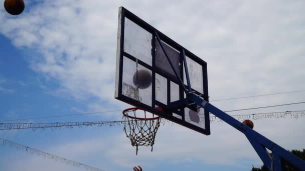 Straatbal Langzame Beweging Wedstrijdbasketbal — Stockvideo