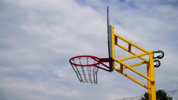 Streetball Zeitlupe Spiel Basketball — Stockvideo
